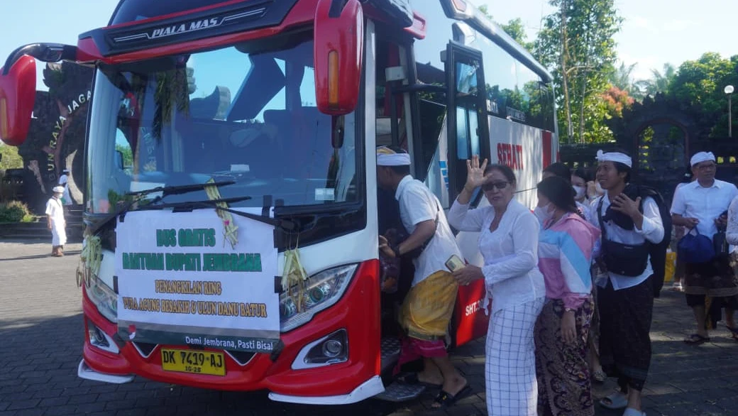 Adopsi Pola Rumah Singgah dan Mobil Pikap harmoni , Bupati Jembrana Rintis Layanan Bus Pemedek Gratis Lewat Dana Pribadi